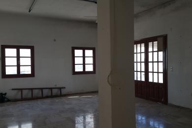 Ground floor store of 150 sq.m. on a main road in Naoussa