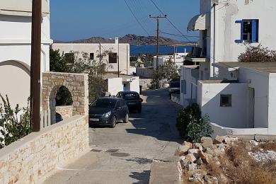 PAROS, Plot of 388,80 sqm with old house in Naousa
