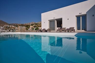Villa avec piscine dans un endroit exceptionnel, vue mer